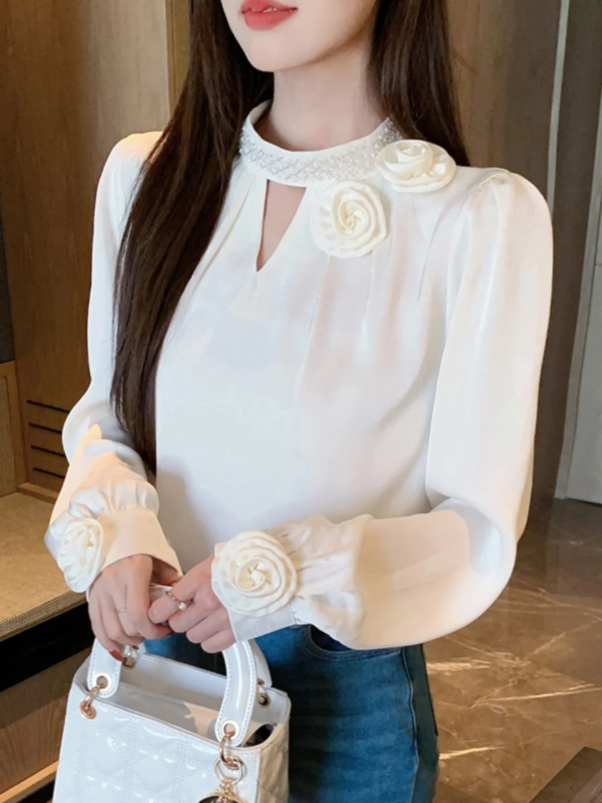 

Элегантная женская блузка с длинным рукавом, красивым цветочным узором из бисера, весна 2026, новый стиль, приталенный крой, воротник-стойка, корейский стиль, свободный крой.