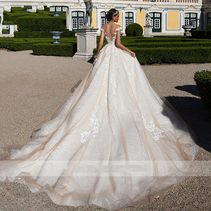 セクシーでゴージャスな A ラインのウェディングドレス女性のエレガントで甘いビーズレースアップリケブライダルドレスプリンセスビーチパーティーボール