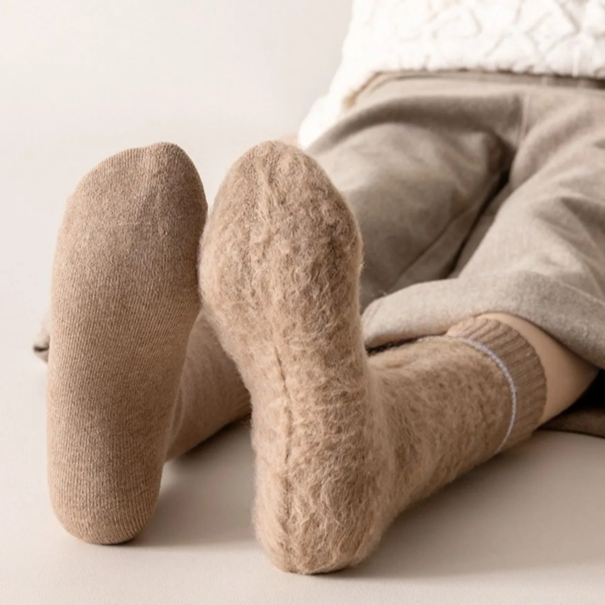 1 Para Zimowych Ciepłych Skarpet Termicznych Damskich Bardzo Grube Izolowane Skarpety Grzewcze do Botków Długie Skarpety na Zimną Pogodę Akcesoria Zimowe