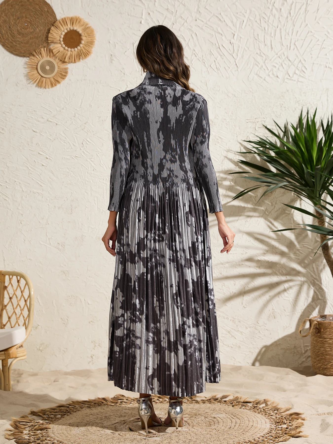 Novas roupas femininas árabes transfronteiriças do Oriente Médio, casaco longo com estampa plissada Miyake, cardigã abaya Dubai