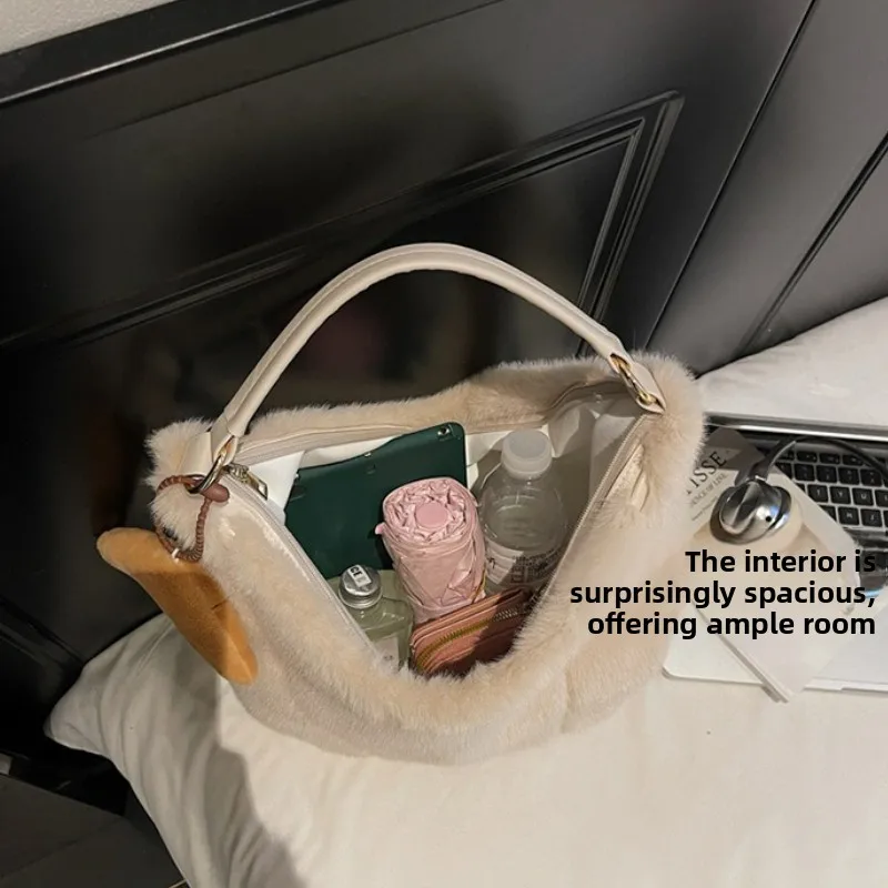 حقيبة هوبو كاجوال ناعمة منفوشة للنساء حقيبة كتف بسيطة ومتعددة الاستخدامات حقيبة تخزين ذات سعة كبيرة للركاب في الشتاء