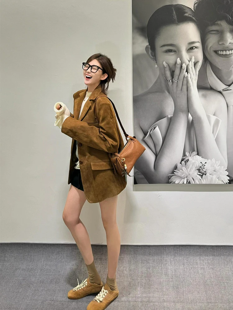 

Кожаный пиджак из замши для женщин, повседневный, свободного кроя, в стиле ретро, коричневый, из полиэстера, модель 2025 года, новинка