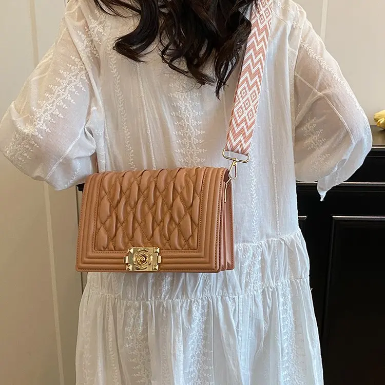 

2025 New Trendy Rhombus Embroidery Small Square Bag PU Leather Pleated Shoulder Strap Crossbody Messenger Bag