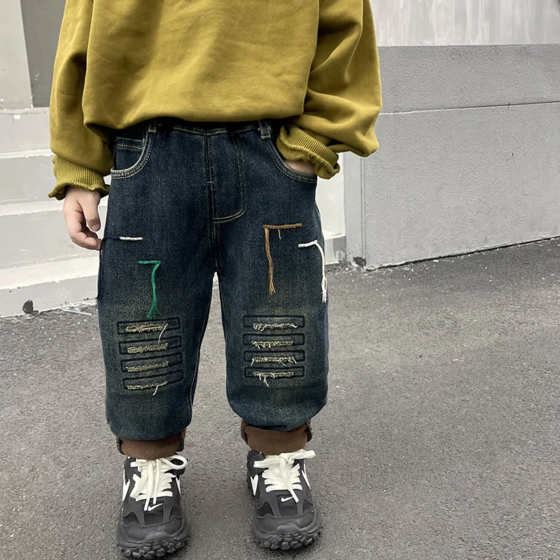 جينز للأولاد مبطن بالصوف 2025 جديد لخريف وشتاء الأولاد الكل في واحد سروال طويل للأطفال من الصوف للأطفال الأكبر سنا غير رسمي