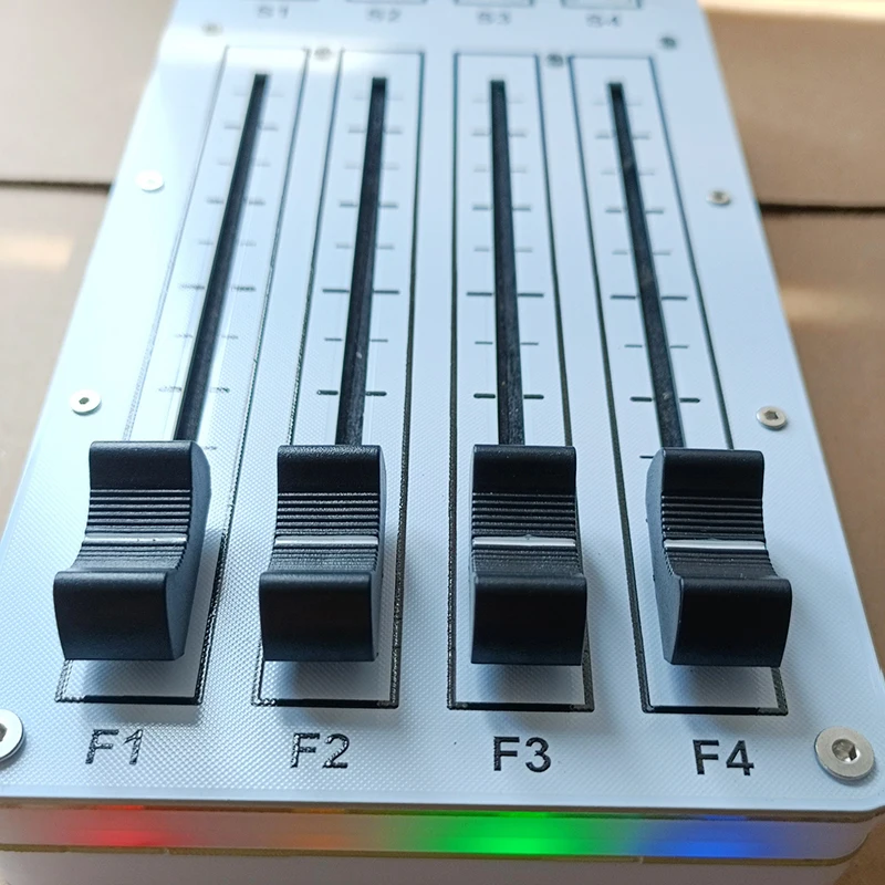 

Для компьютера Программное обеспечение хост-музыки MIDI CC Контроллер 4 Push 4 Переключатель 100 мм Раздвижной фейдер USB-интерфейс