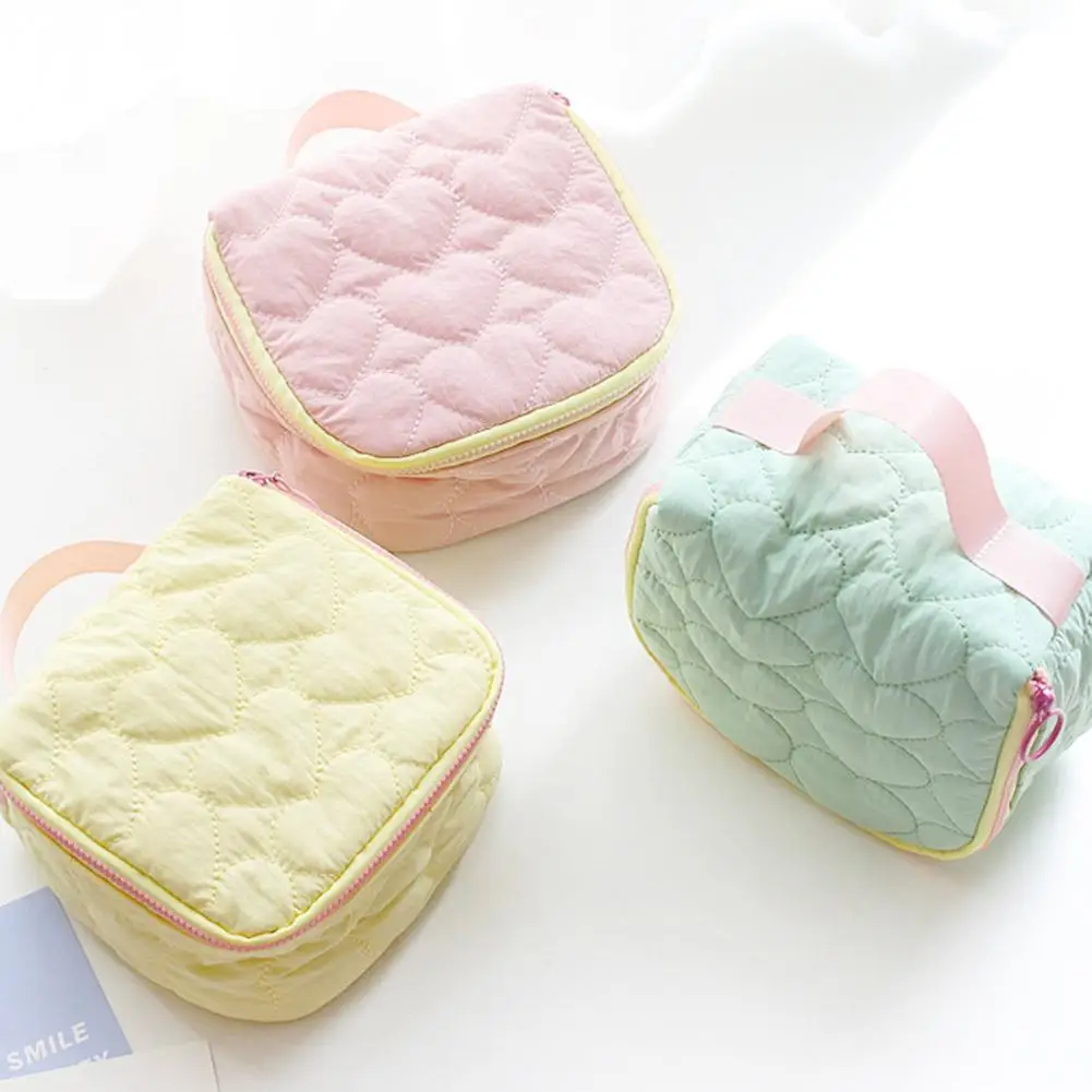 Large Capcity Love Heart Makeup Bag Fashion Cloud Multicolored Toiletry Storage Bag Protable Lightweight Travel Handbag