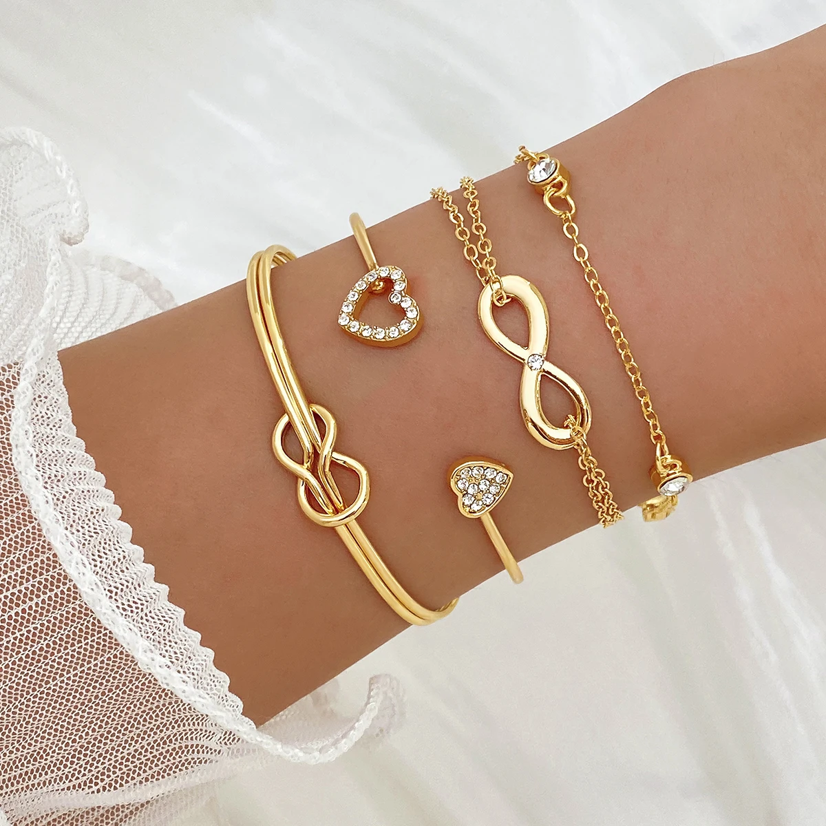 Ispaghetti? No, Grazie Perché Ho Scegliuto il Bracciale in Oro e Cristalli di Iparma per un Regalo che Veramente Conta