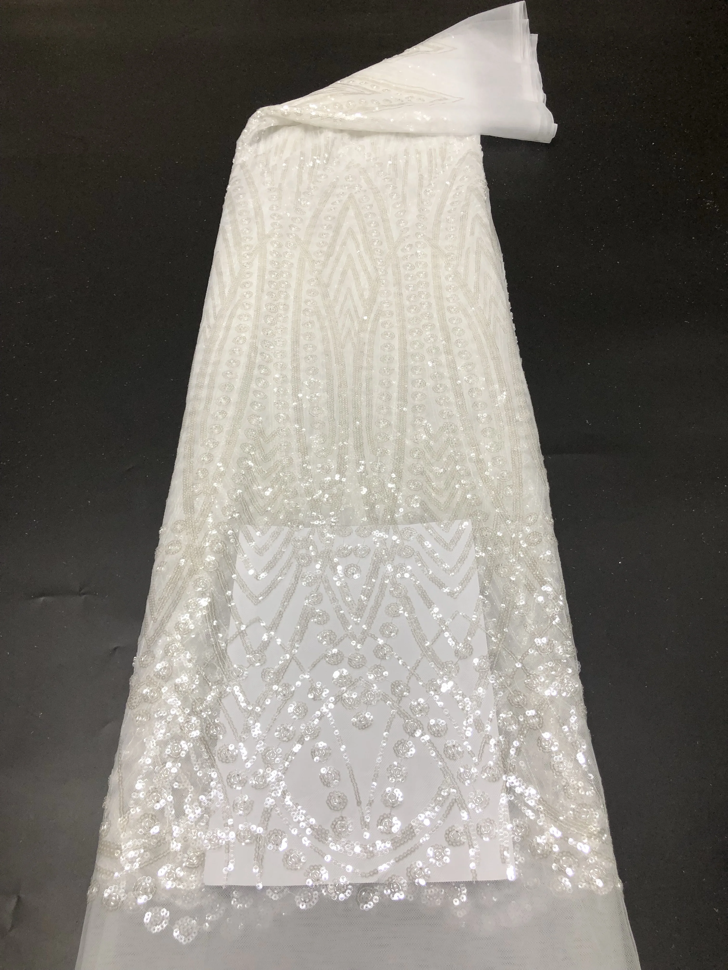 

2025 Latest African Sequins Lace Fabric High Quality Embroidery 3D French Flower Beads Nigerian Net Lace For Wedding Party Dress