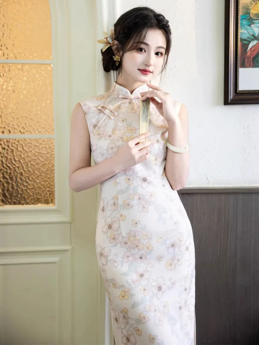 

Новое длинное ципао без рукавов Весна/Лето 2026 в традиционном китайском стиле с художественным принтом и изысканным дизайном