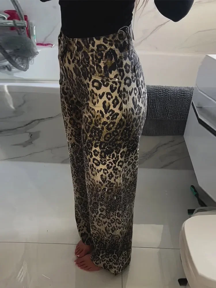 ヒョウ柄光沢のあるラインストーン女性デニムパンツストレートだぶだぶのフルダイヤモンドジーンズハイストリートセクシーな夏のコンフォートフィットパンツ
