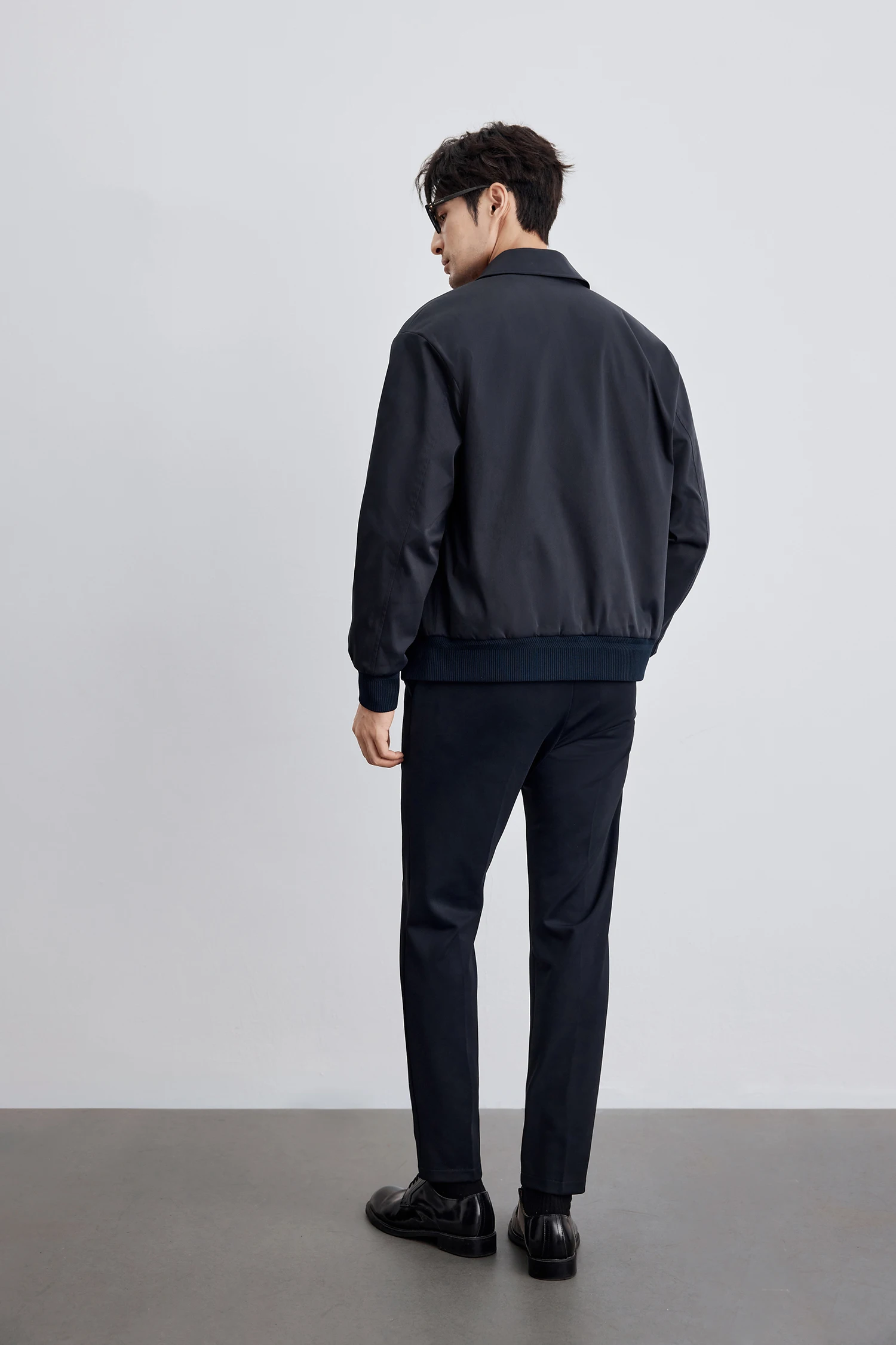 Herren Minimalistische Reversjacke Einreihige Lässige Locker Sitzende Bomberjacke Einfarbige Leichte Oberbekleidung – Detail 24
