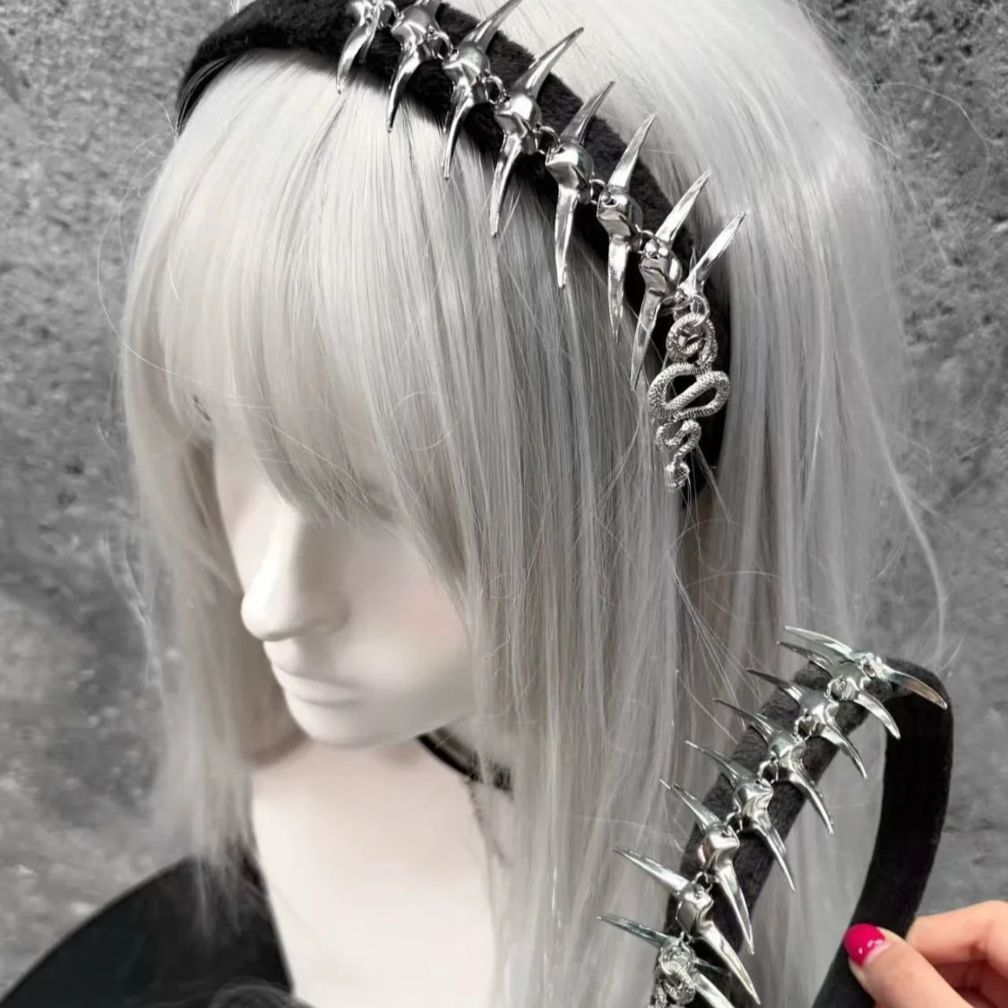 Image of Cyberpunk Schlangenknochen-Stirnband mit Spikes, dunkles Gothic-Haarband für Damen, für Halloween, Cosplay, Musikfestival, Rave-Party, modisches Haar-Accessoire
