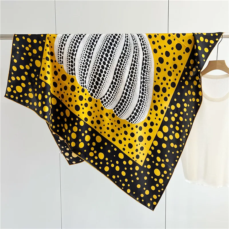 Spot-Kürbis-Druck, 110 x 110 cm, orangefarbener Maulbeerseidenschal, gerollter Saum, Schals, Accessoires, Foulards, Vintage-Bandanas mit