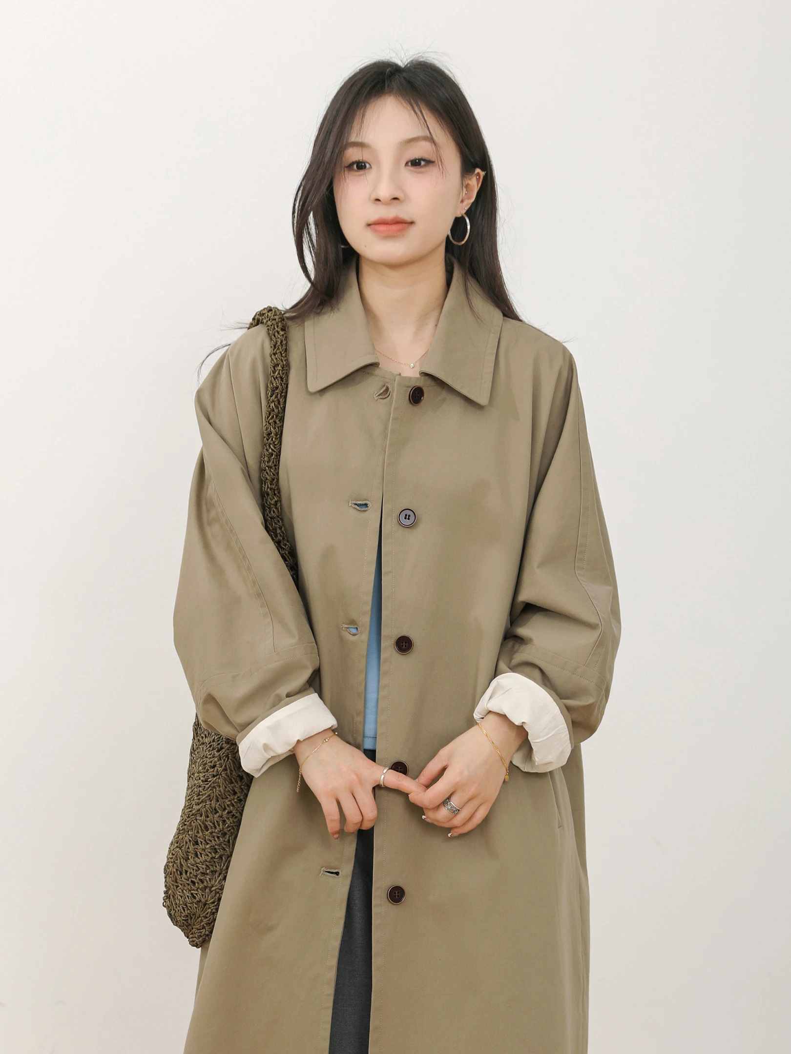 

Sanmu Social Весна 2026 Новое классическое простое женское пальто из чистого хлопка с длинными рукавами, ветровка в стиле Lazy Sle, длинное пальто для женщин