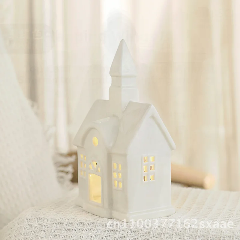 

Керамический дом в скандинавском стиле, рождественское украшение со светодиодной подсветкой, креативные настольные украшения, прикроватная тумбочка для спальни, размер 15 см