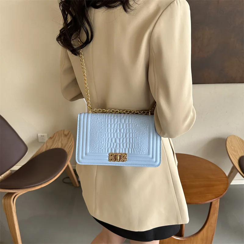 Alirattan 2024 New Crocodile Pattern Popular Lock Buckle Women\'s Bag Winter Chain Single Shoulder Crossbody Bag