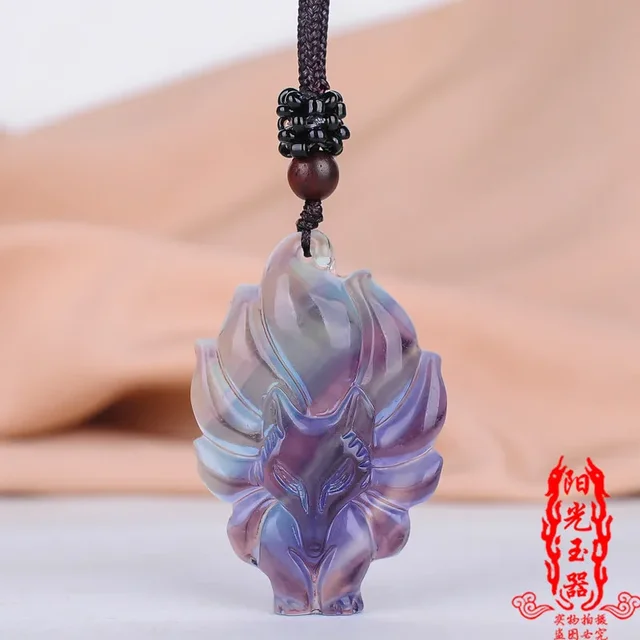 Naturalny kolor Jadeitowy kryształ Naszyjnik z dziewięciogłowym lisem Biżuteria Akcesoria modowe Ręcznie rzeźbiony amulet szczęścia Łańcuszek do swetra