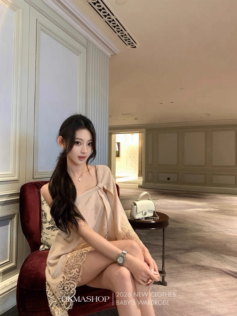 Women's Spring Autumn Sweet Irregular Single Shoulder Loose Sweater Lady Sexy Lace Hem Off Shoulder Short Jumper Top