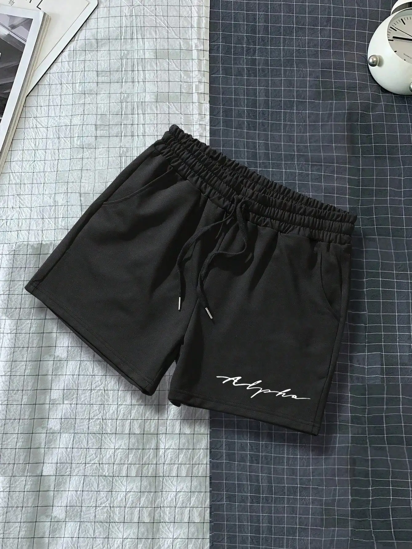 

Men Black Letter Graphic Drawstring Waist Shorts Casual Beach Fitness