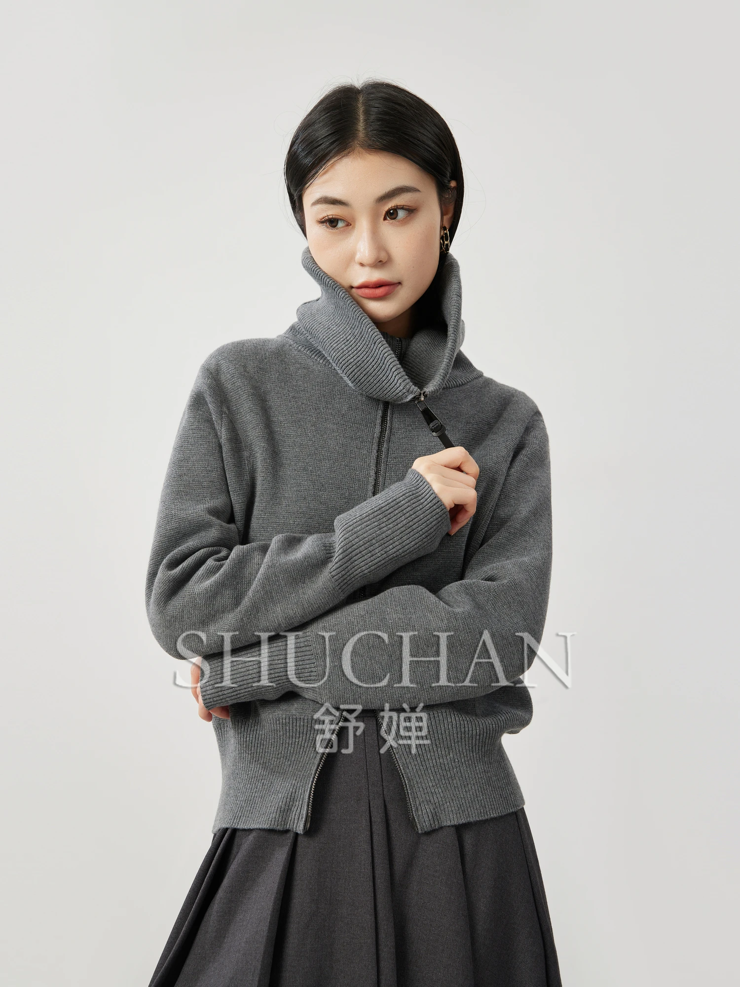 

Женский трикотажный кардиган с большими лацканами, на двойной молнии, осень 2024