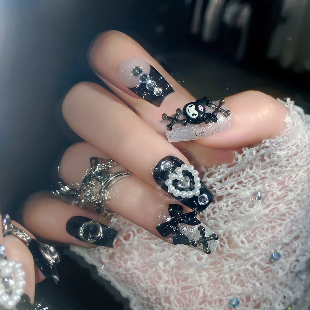 24 pçs/caixa sanrio kawaii kuromi imprensa em unhas y2k artesanal metal punk encantos manicure remendo unhas falsas destacáveis unhas acabadas