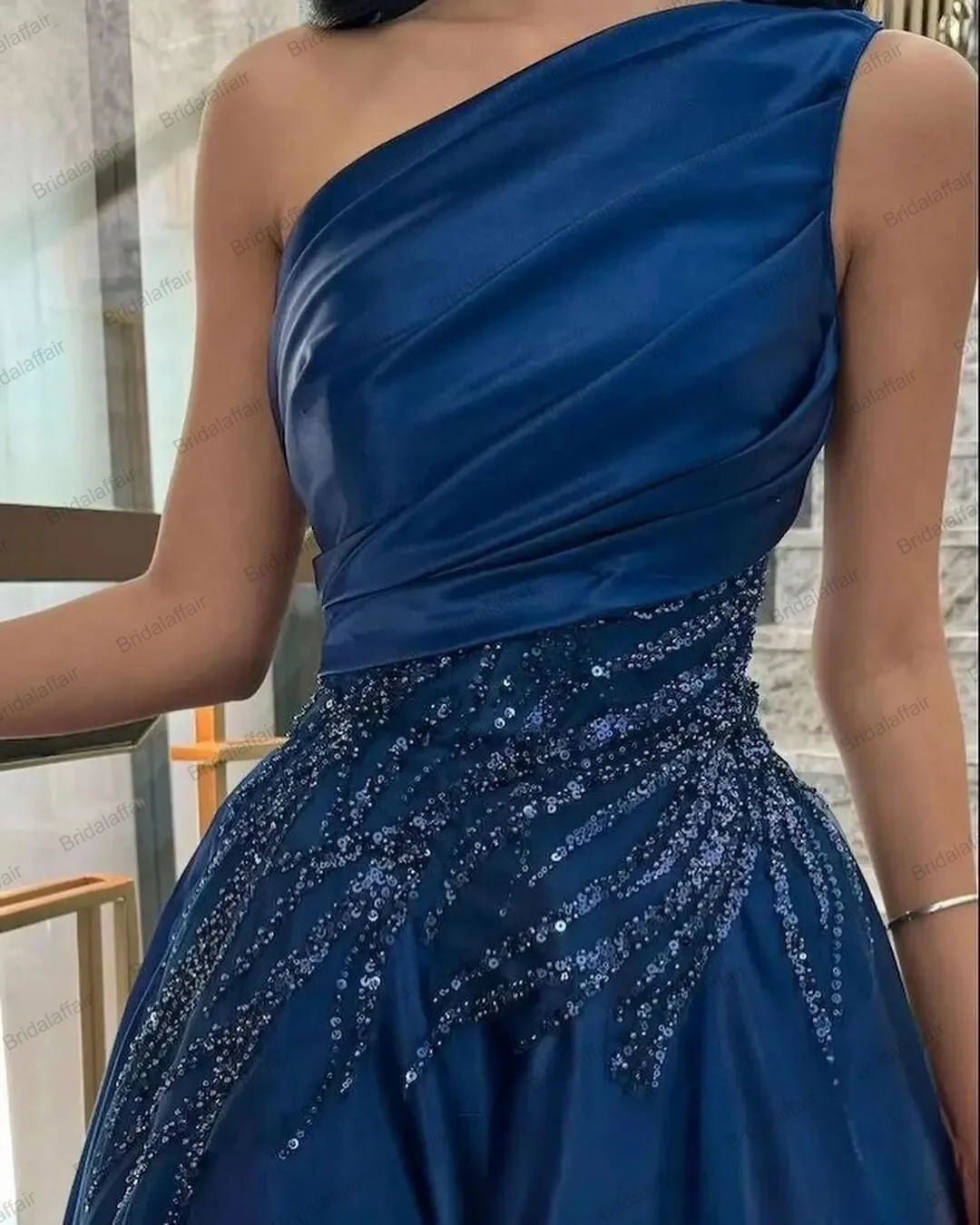 Saudi-Arabien Marineblaues A-Linie-Abendkleid aus Satin, One-Shoulder-Abschlussballkleider, Pailletten, formelle Partykleider für Damen