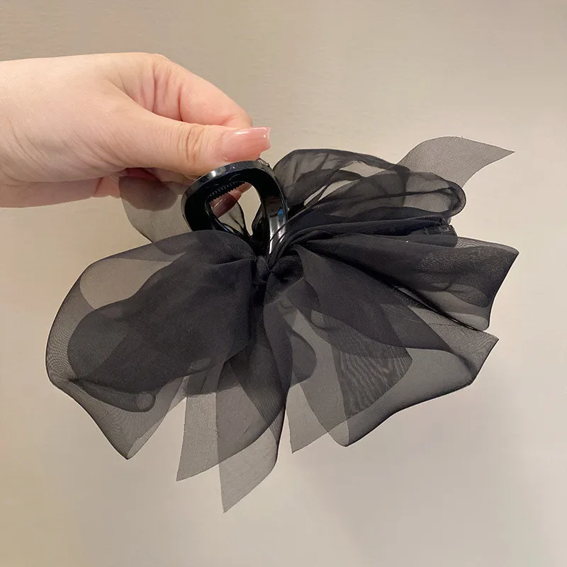 Korean Style Acrylic Hair Claw Shark Clip Bow Knot Button 2025 New Early Autumn Women Elegant Fresh Sweet Hair Accessories