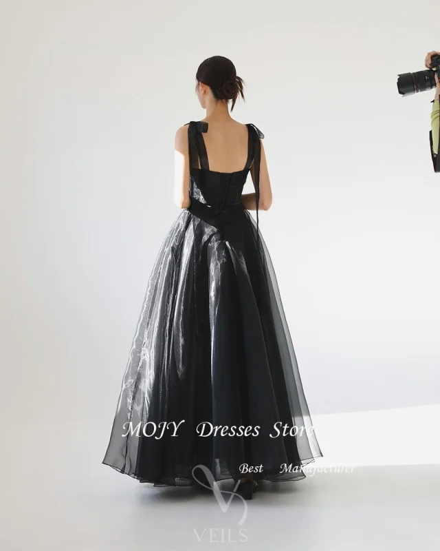 فساتين زفاف موجي بسيطة من الأورجانزا على شكل حرف A لالتقاط الصور الكورية بطول الأرض فساتين العروس بأشرطة سباغيتي طيات مخصصة