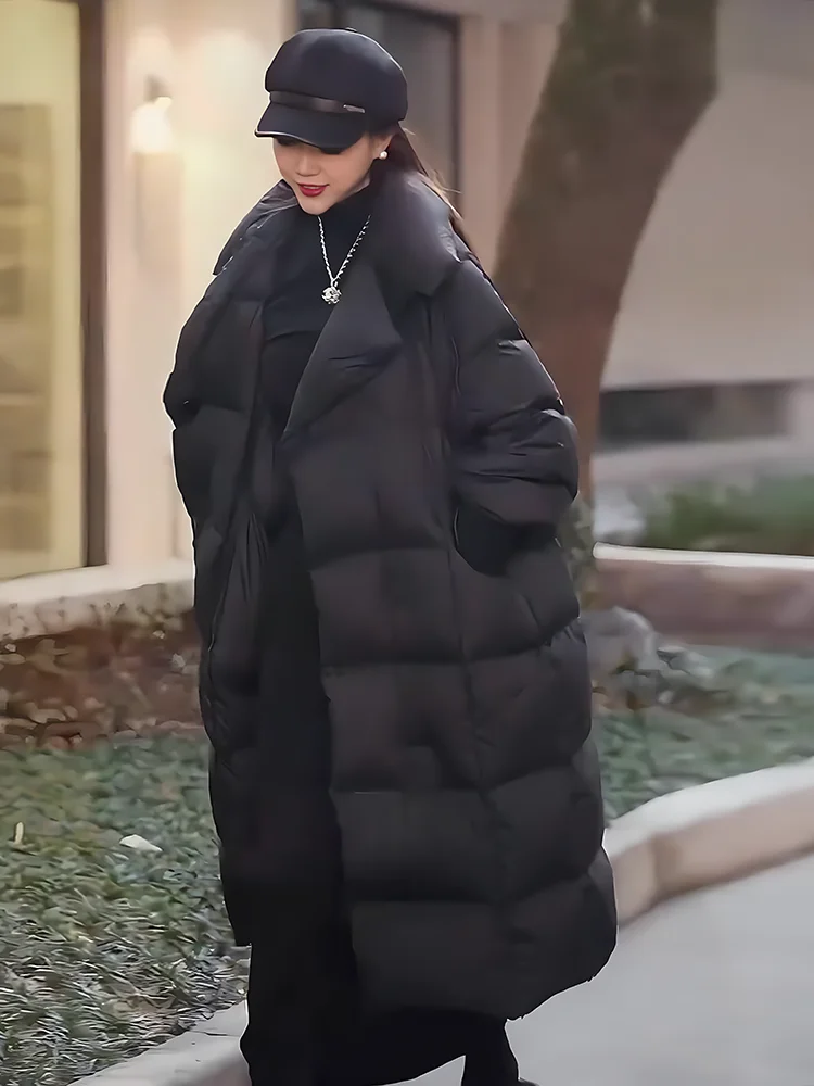 Modna, uniwersalna, ocieplana kurtka puchowa z dużym kołnierzem, biała, damska, idealna na zimę 2024, do pracy i na co dzień.