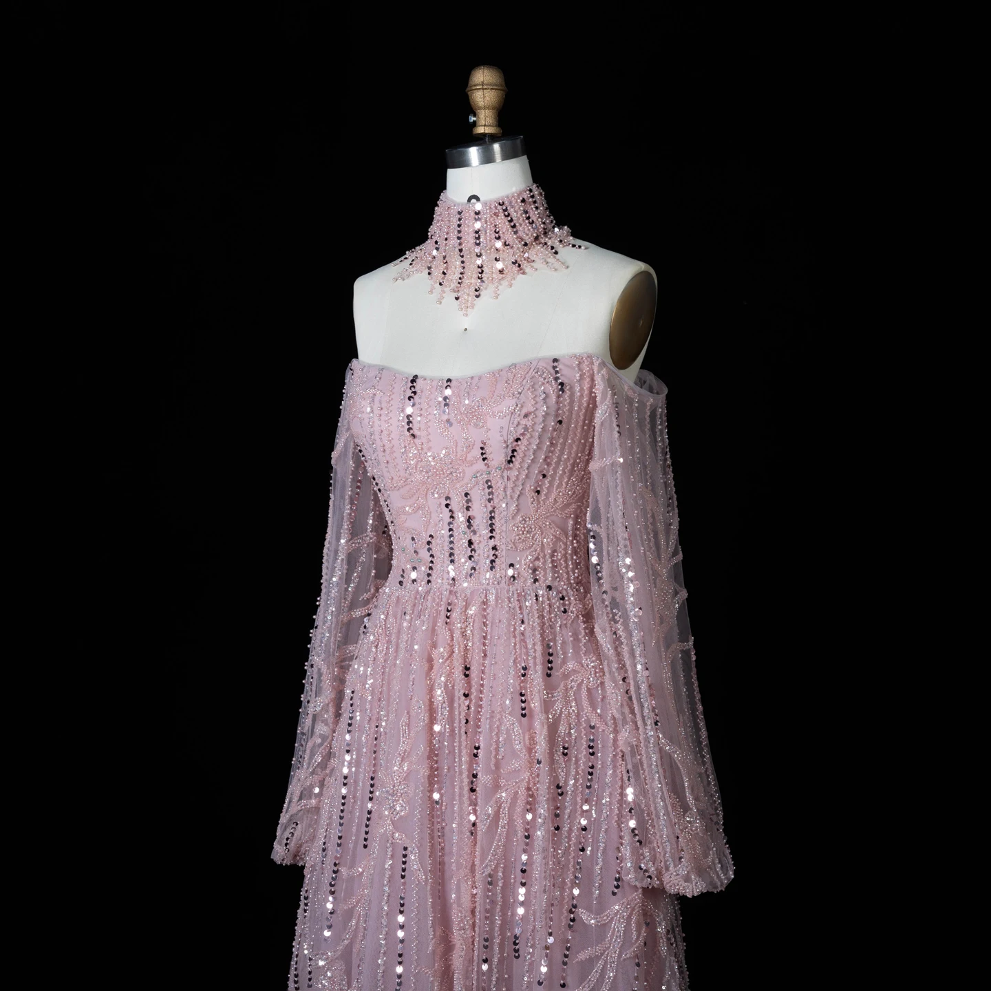 Sharon Said Luxuriöses Rosa Schulterfreies Abendkleid mit Langen Laternenärmeln und Perlenbesetzter Halskette Dubai Formelle Partykleider SS411 Maßanfertigung – Detail 7