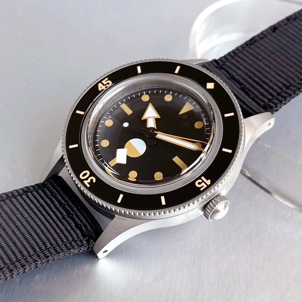 โลโก้ที่กําหนดเอง 50-Fathoms สไตล์นาฬิกา Retro Dome Sapphire Glass Luminous BEZEL NH35 การเคลื่อนไหวดําน้ํา 200 M กันน้ํา