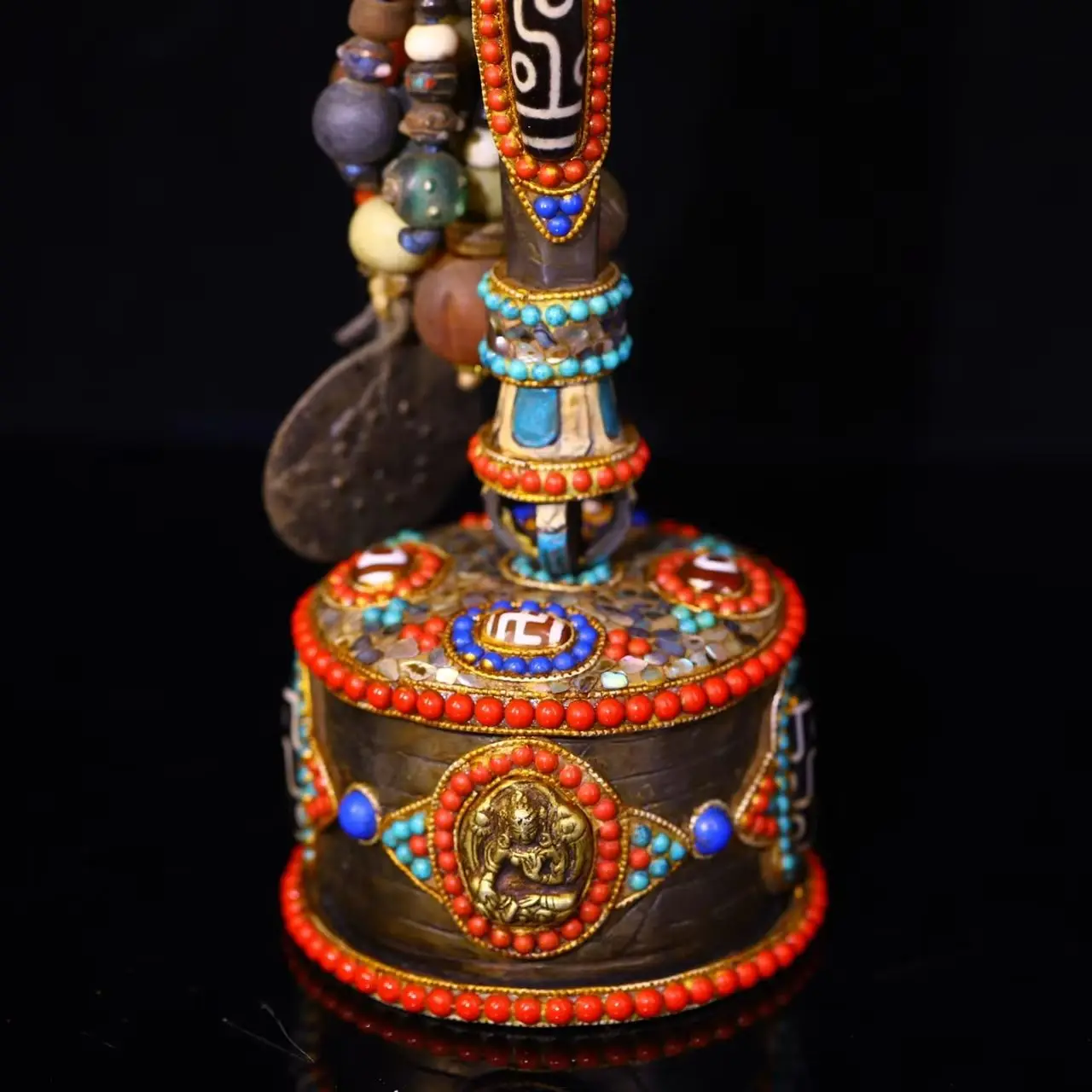 

13"Nepalese folk Old Tiantie Painted Mosaic Gem gZi Beads Shell Fork Skull Head Vajra Phurpa Base Worship Hall