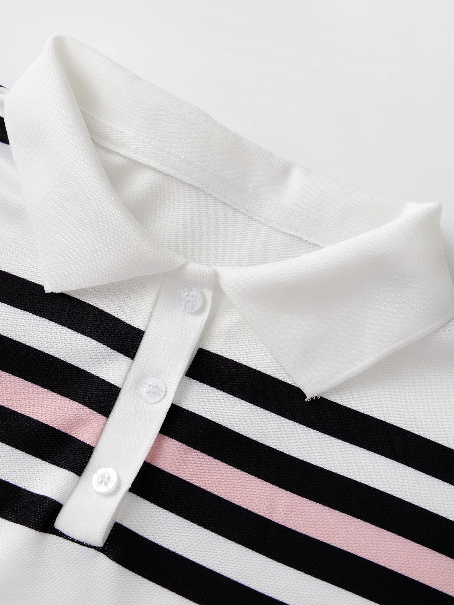 

Stylish Women s Plaid Button-Up Blouses Trendy Casual Long Sleeve Loose Fit Spring Shirts for Everyday Wear