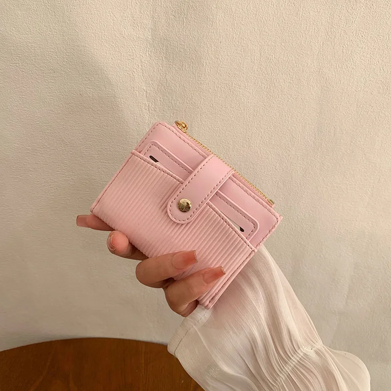 محفظة نسائية قصيرة جديدة لربيع وصيف النسخة الكورية مشبك مطبوع بسيط كل شيء قابل للطي محفظة نسائية قصيرة من جلد البولي يوريثان