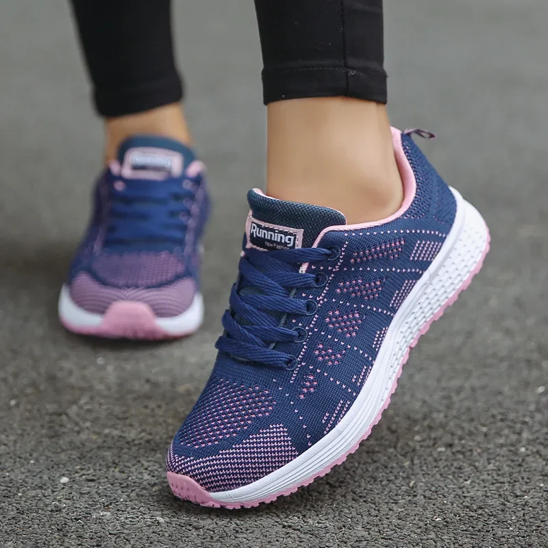 

Women Men Casual Shoes Breathable Walking Mesh Lace Up Flat Shoes Couple Flying Weaving Sneakers Women Vulcanized