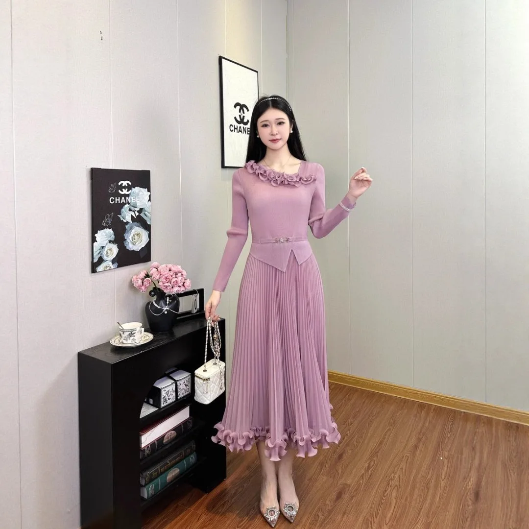 

Miyake Folds Dresses 2025 Autumn New Waist Skinny Fashion Hollow Temperament Celebrity Large Size Fungus Edge Dress