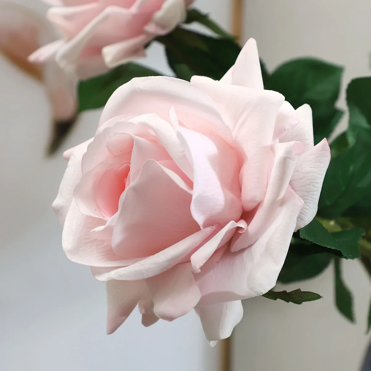 

5Pcs Moisturizing Latex Rose Real Touch Artificial Flower Bridal Bouquet Wedding Decor Home Party Flower Arrangement Fake Roses