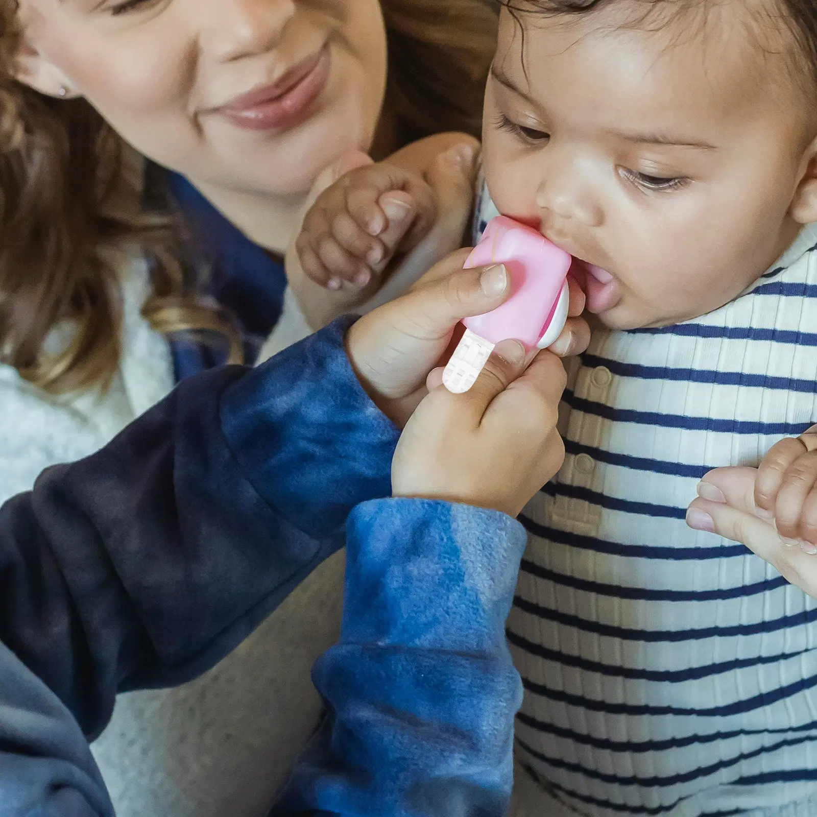 

25Pcs Baby Pacifier Clips Transparent Plastic T-Shaped Badge Clips for Secure Attachment Crafting Holders Transparent Badge Clip