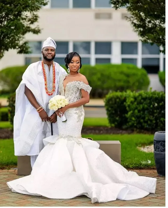 Vestido de novia musulmán de manga larga con cuello alto, traje de novia con apliques de encaje, línea A, con cola de barrido, personalizado