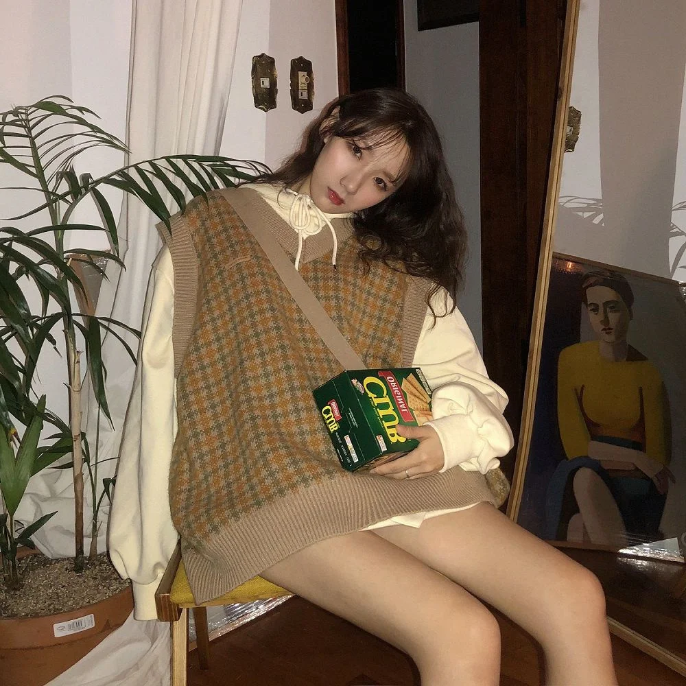 

Модный вязаный комплект из худи с длинными рукавами и жилета для женщин, весенняя новинка, корейский стиль, модный комплект из двух предметов.