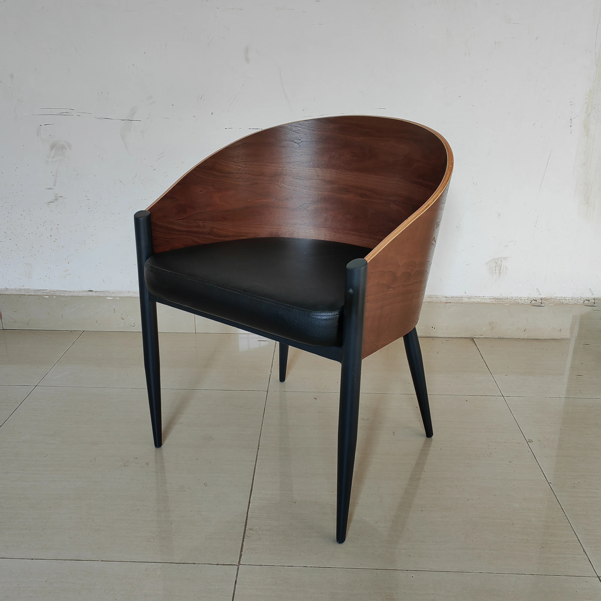 Plywood Walnut Black Leather Hotel Chair
