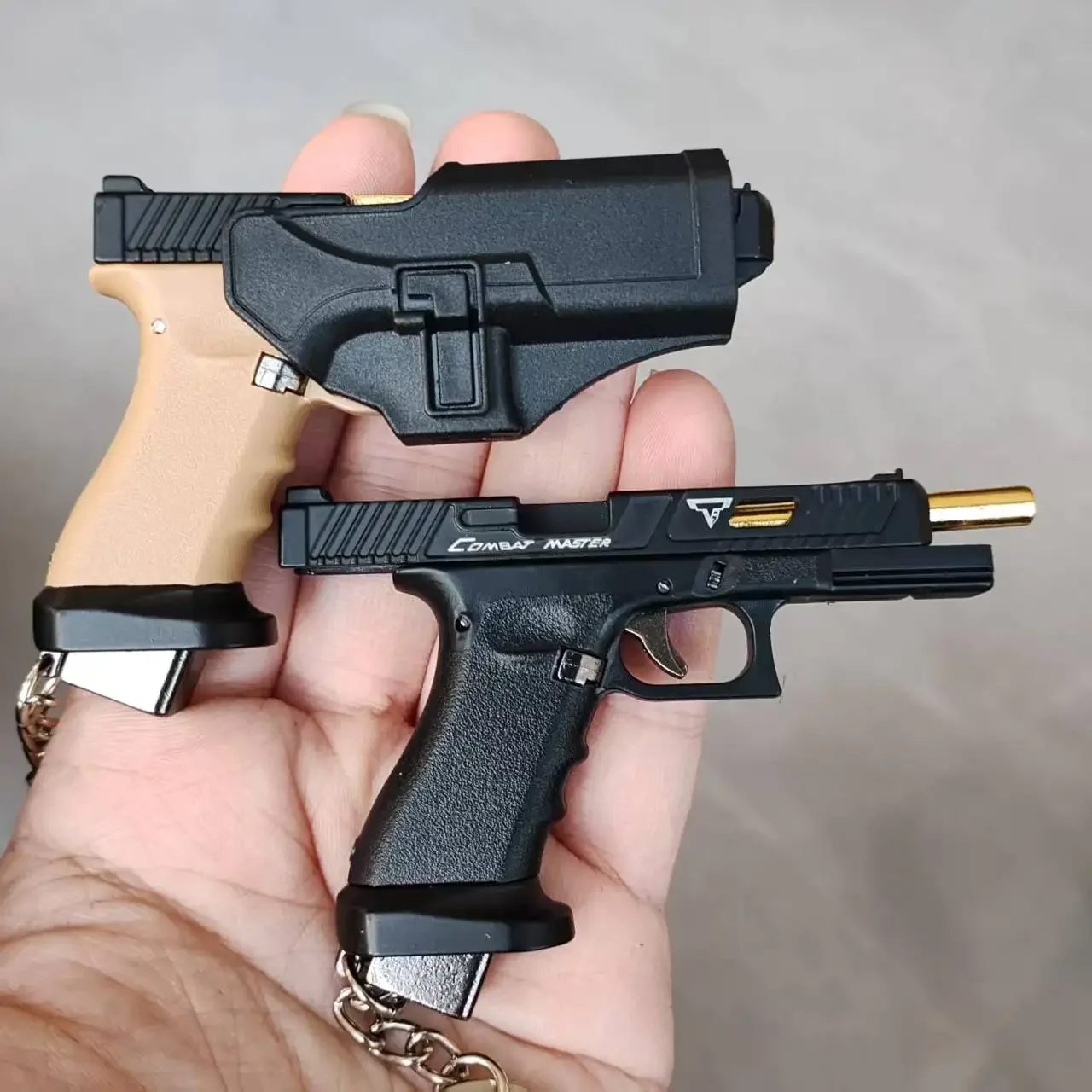 1:3 G34 نموذج مسدس مصغر مع الحافظة لعبة معدنية بندقية انفصال لتقوم بها بنفسك شبه سبيكة المفاتيح قلادة الحلي ألعاب أطفال