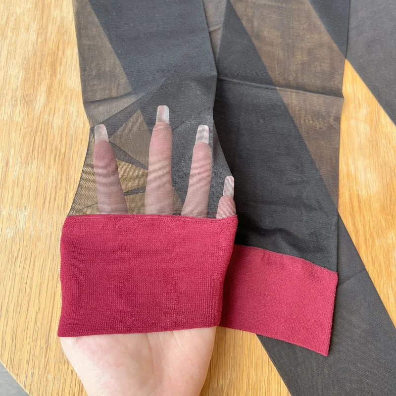 

Чулки выше колена Luo Ying0923 с цветными вставками и красными краями, ультратонкие черные длинные чулки【Цена включает налог】