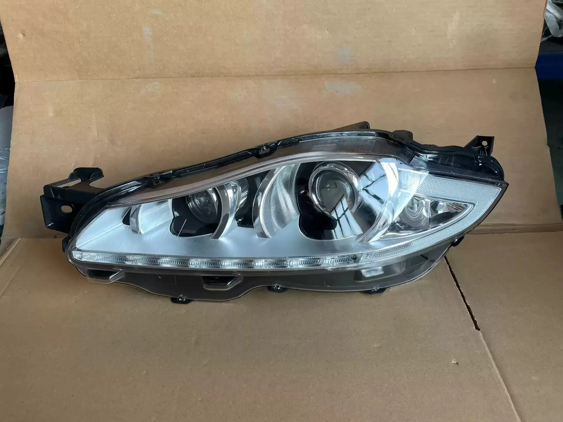 

Car LED headlamp Headlight for Jaguar XJL 10-15 2.0 3.0 5.0 DRL Daytime Running Light Turn Signal
