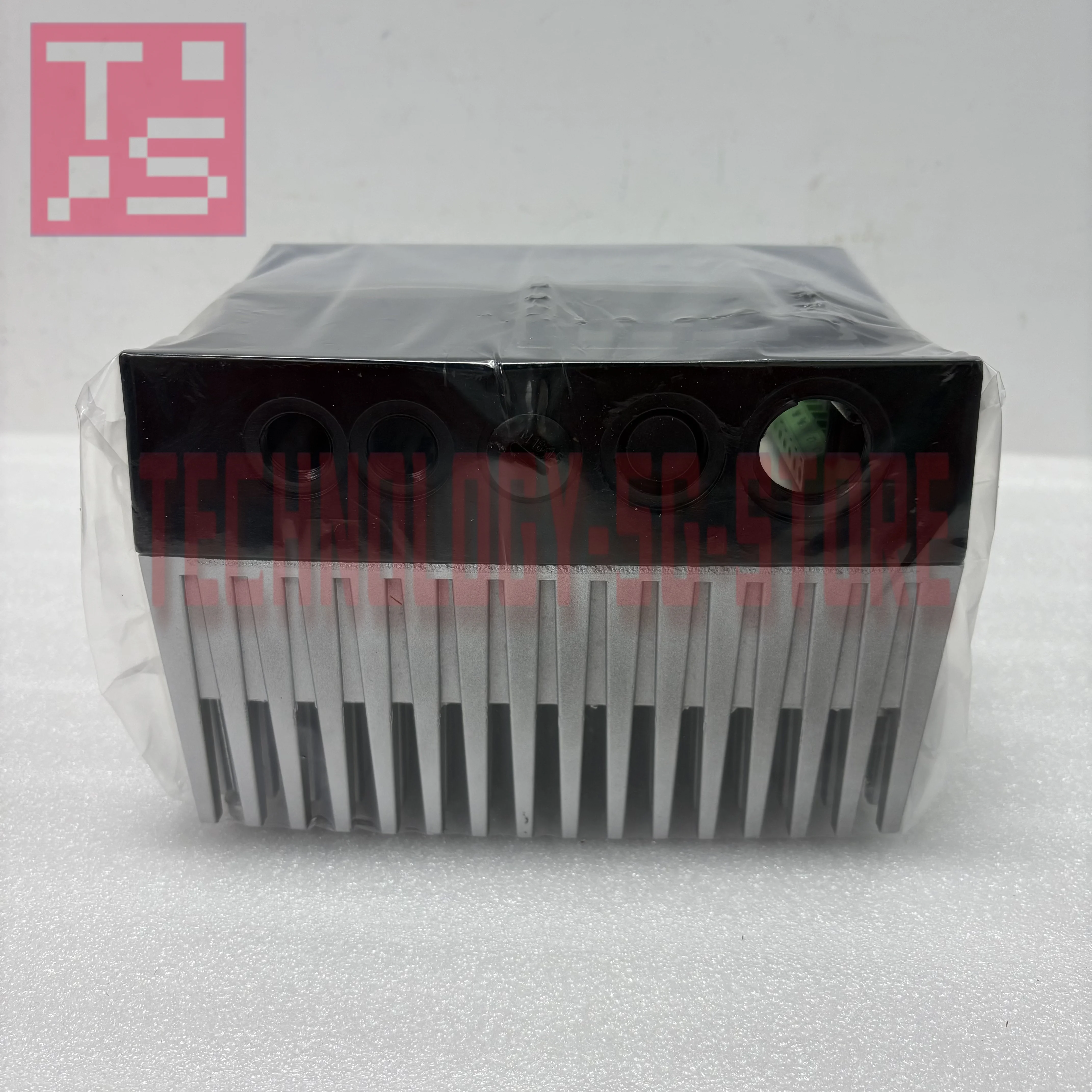E82MV751-4B001 E82MV751-4B151 VFD ใหม่ในกล่อง