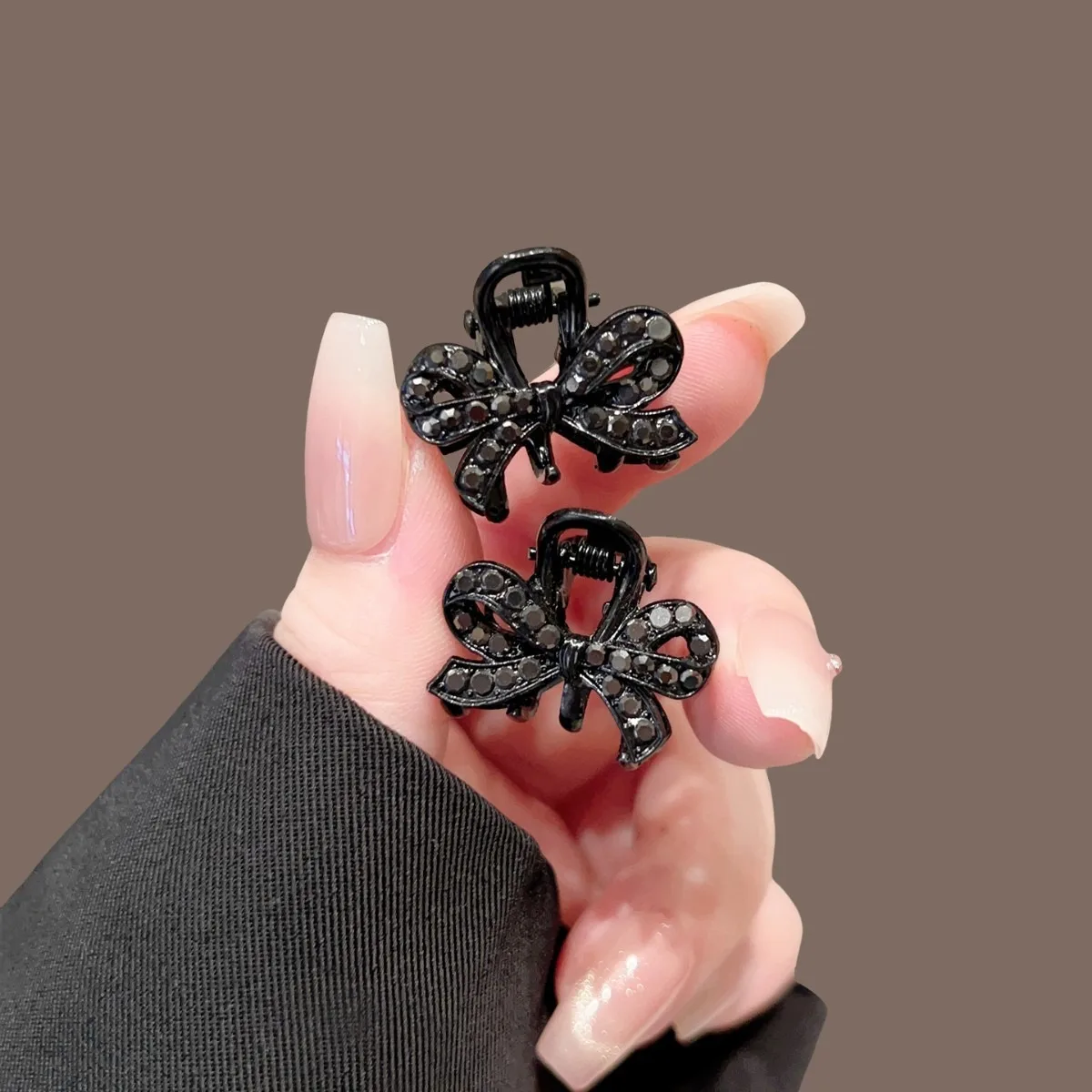 Schwarzer funkelnder Diamant-Schmetterlingsknoten-Haargreifer, französische elegante Frisur-Accessoires, Datum, Dressing, Nachmittagstee, modische Wahl – Detail 1