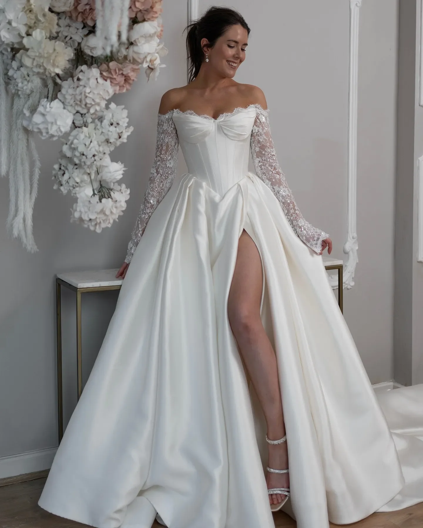 Gorgeous A set wedding dress Sexy off-the-shoulder lace beaded Long sleeve backless Side slit Crepe Satin Beach Bridal Dress