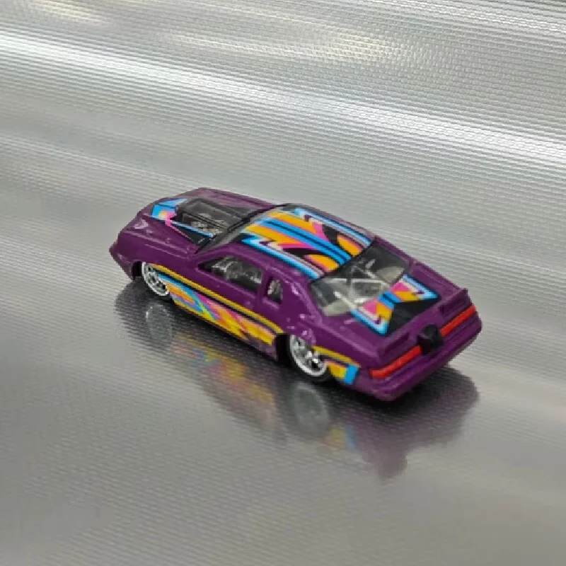 1:64 รถDiecastของแท้ล้อร้อนพรีเมี่ยมรถBoulevard 86 Ford Thunderbir Proสต็อกรุ่นรถสะสมของเล่นของขวัญ