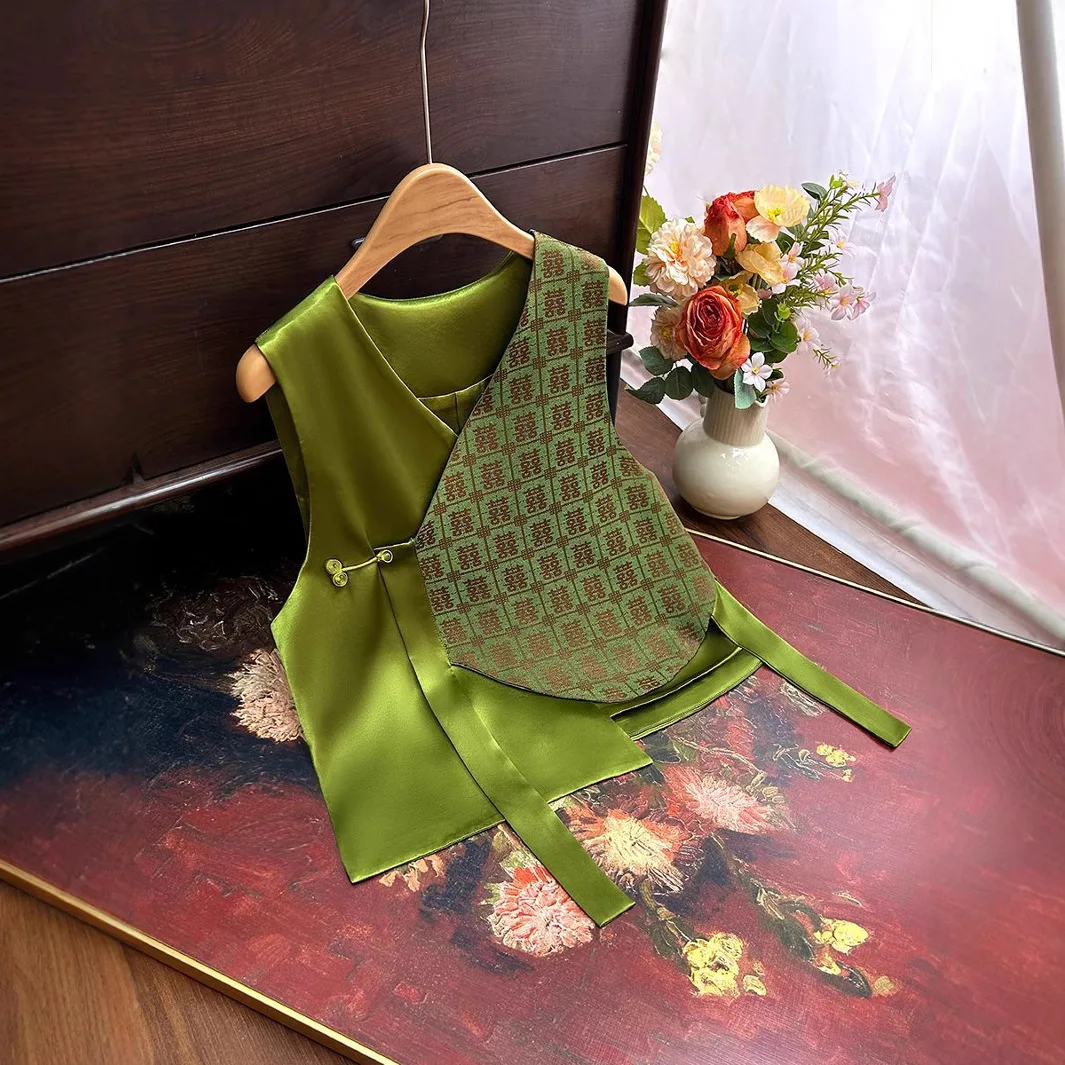 

New Chinese Splicing Design Vest 2025 Spring New Three-dimensional Waistcoat Buckle Satin Brocade Personalized Vest