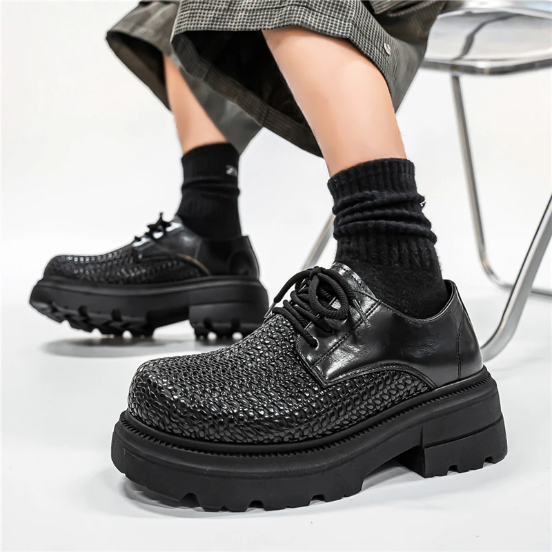 Męskie skórzane buty na lato 2025, plecione, z okrągłym noskiem, gruba podeszwa, wewnętrzne otwory wentylacyjne, podwyższające, casualowe, z oddychającej skóry bydlęcej.